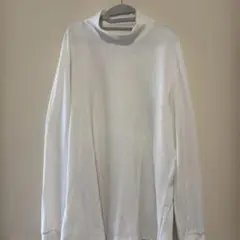 ユニクロ 白色タートルネック