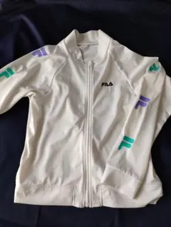 ★FILA★ロゴ柄ラッシュガードジップアップ★サイズ140