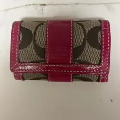 ピンク レザー キーケース 幾何学模様