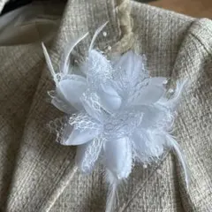 ホワイト　コサージュ　花　飾り　スーツ　入学　入園　卒業　卒園　パーティー　結婚