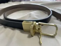黒　ベルト 金色バックル