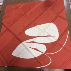 鶴模様のオレンジ風呂敷