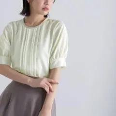 【美品】NATURAL BEAUTY BASIC バイカラーピンタックブラウスのサムネイル