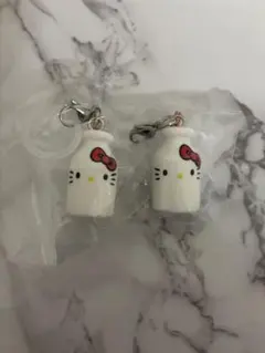 ハロキティ　アメリカンデザイン　めじるしアクセサリー　ミルク　 2個セット
