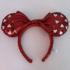 赤いハート模様のカチューシャ