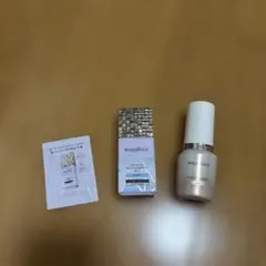 MAQUIHAGE エッセンスグロウリキッドファンデーション　と　化粧下地