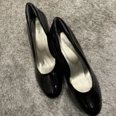 美品　ALETTA エナメルパンプス ブラック 23.5cmのサムネイル