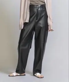 BEAUTY&YOUTH フェイクレザーストレートパンツ