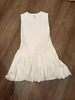 極美品ZARAの白チュニックになります。