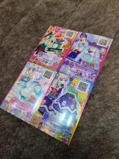 アイカツカード 4枚セット ホログラムデザイン
