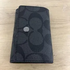 Coach ブラック レザー キーケース　シグネチャー柄