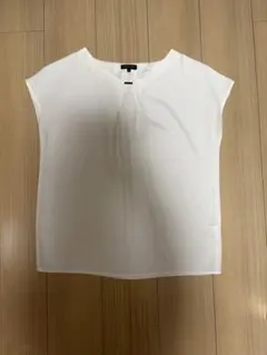 未使用タグ付】 Theory Vネックノースリーブ リネン シャツ ブラウス 