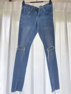 CECIL McBEE ダメージジーンズ Sサイズ レディースパンツ ジーンズ