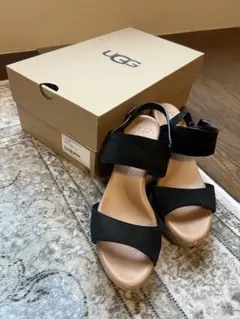 UGG サンダル ブラック ウェッジソールのサムネイル