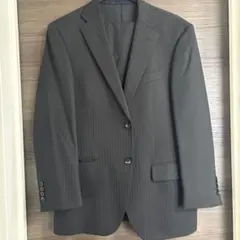 YUKI TORII ダークグレー ストライプ ビジネススーツ