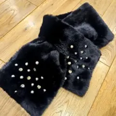 フェイクファーマフラー　ストール　ふわふわ　ビジュー　ブラック　可愛い　キラキラ