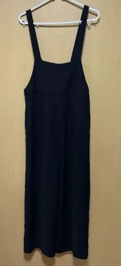 黒いサロペット・オーバーオールのサムネイル