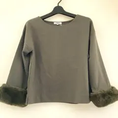 《タグ付新品》natural beauty basicプルオーバー 袖ファー付き