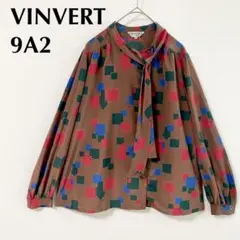 VINVERT ボウタイブラウス 総柄 幾何学模様 レトロ ギャザー ブラウン