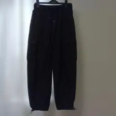 ブラック カーゴパンツ 裾ドローコード ウエストゴム
