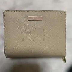 a.v.v ベージュ 二つ折り財布 合成皮革