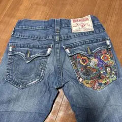 TRUE RELIGION 刺繍デザイン デニムパンツ