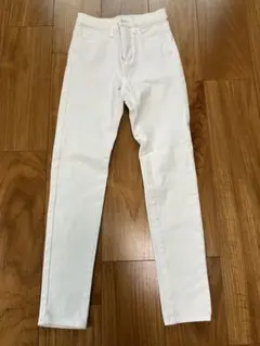 UNIQLO スキニーデニム ホワイト 22