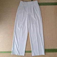 UNIQLOワンタックワイドパンツ　オフホワイトM