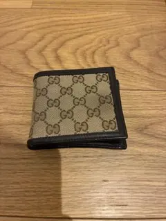 【定番人気】GUCCI グッチ GGキャンバス 二つ折り財布 小銭入れあり
