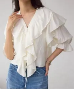 AZUL BY MOUSSY ラッフルフリル5分袖ブラウス アイボリーショート丈