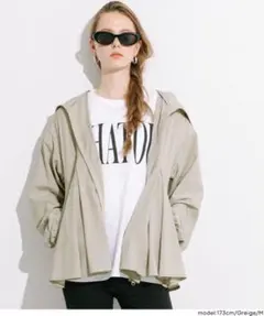 完売コカ UVカットタックぺプラムパーカー M グレージュのサムネイル