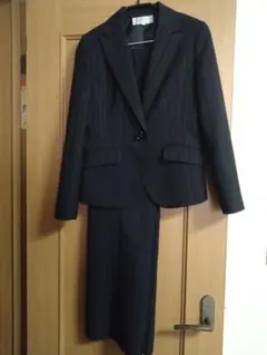 ブラック ストライプ ビジネススーツ 上下セット　９号