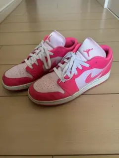 【NIKE AIR JORDAN】 1 LOW GS ハイパーピンク