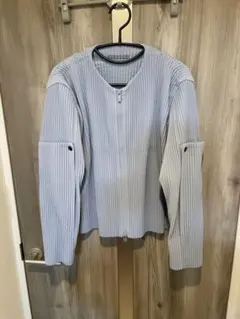 オムプリッセイッセイミヤケ　ブルゾン　水色　サイズ2 unfold 短丈のサムネイル