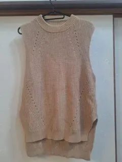 【値下しました】ユニクロ　ミドルゲージ　クルーネック　ベスト　ベージュ