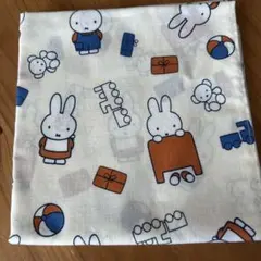 新品 ミッフィー 大判ハンカチ バンダナ　おもちゃ柄