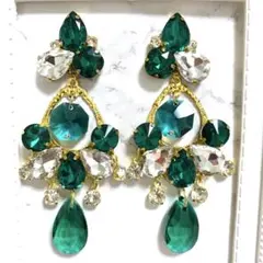 A487♡スワロフスキー　グリーン　緑　ビジュー　ピアス　じゃらじゃら　ドロップ