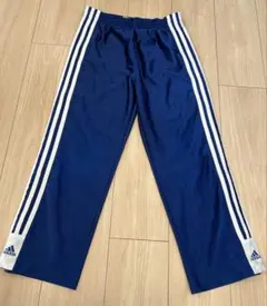 adidas ネイビー ジャージパンツ 3本ライン　140