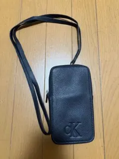 [新品タグ付き] Calvin Klein レザー クロスボディ スマホバッグのサムネイル