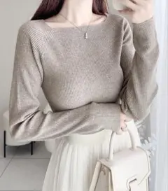 mily bilet ベージュ スクエアネックリブニット