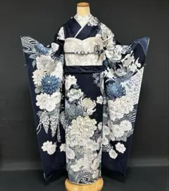 黒地のシックな牡丹に菊の振袖フルセット - メルカリ