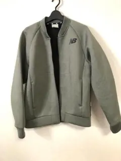 New Balance オリーブグリーン アウターとパンツセット
