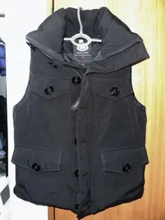 CANADA GOOSE ブラック ダウンベスト