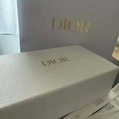 Dior ギフトボックス 中サイズ ホワイト