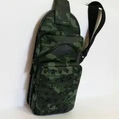 [新品]スタースタッズ　ショルダーバック　緑　迷彩　ボディーバック　斜め
