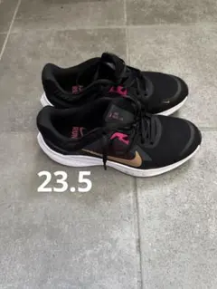 NIKE QUEST 5 ランニングシューズ ブラック ゴールドのサムネイル