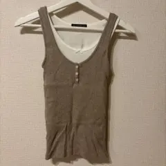 Brandy Melville ヘンリーネック タンクトップ 重ね着風のサムネイル