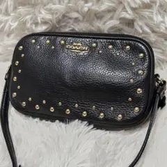 コーチ カメラバッグ シボ革 スタッズ ブラック 2層収納 美品