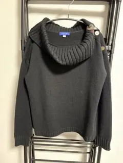 ブルーレーベルクレストブリッジの黒ニット