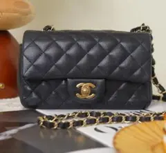 Chanel ブラック レザー ショルダーバッグ